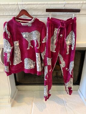 Women’s Plush Leopard Lounge Set